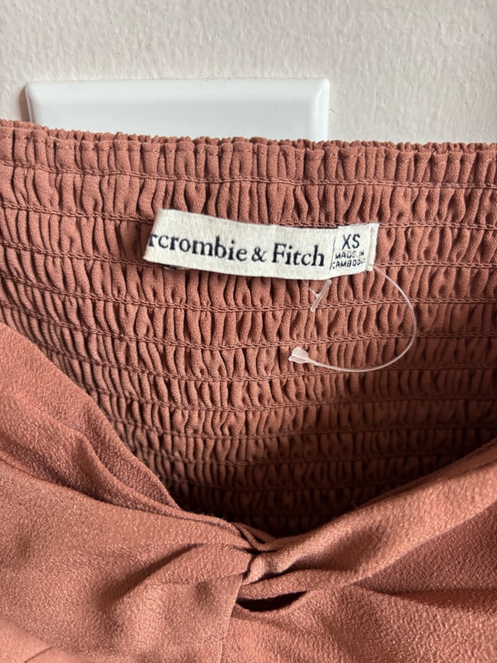 Abercrombie & Fitch Rusty Rose Square-Neck Puff Sleeve Top - Picture 3 of 3